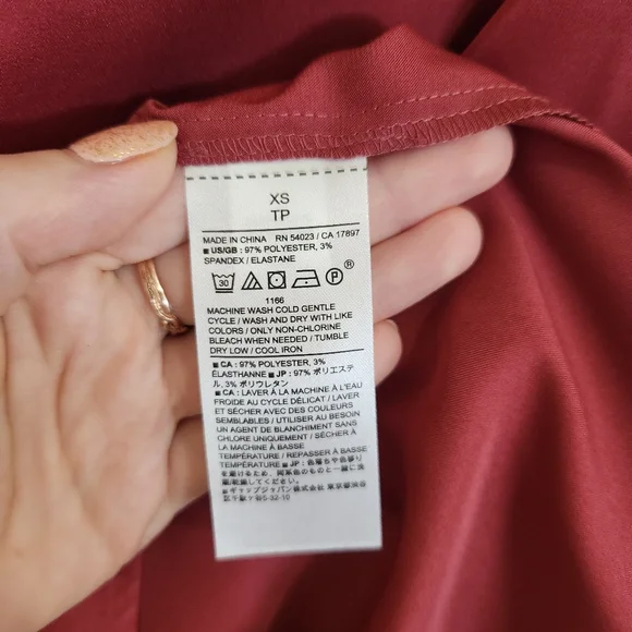 NWT Banana Repulic Factory Dolman V-Neck Satin Top Ruby Rose XS - Picture 8 of 9